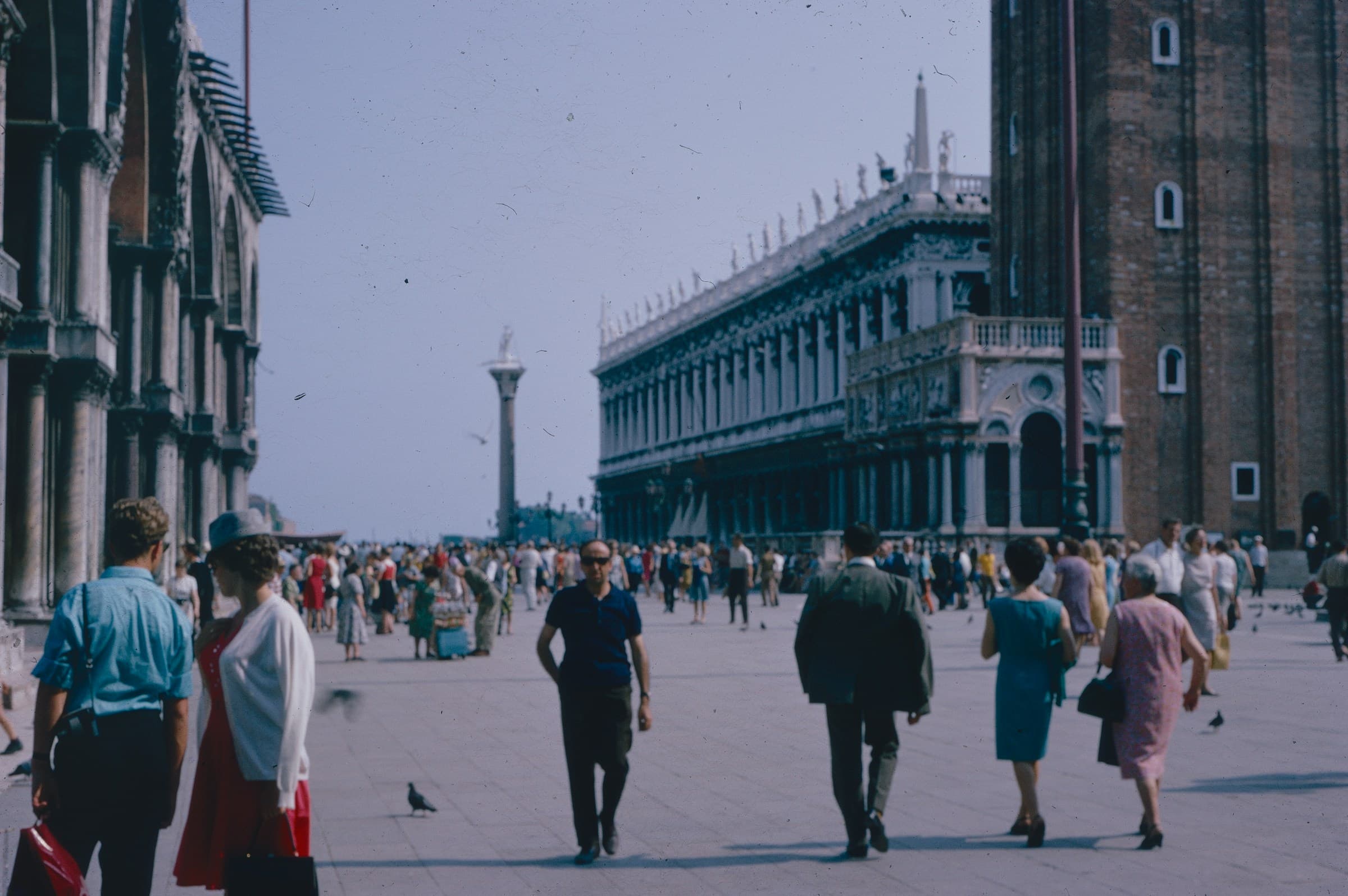 The crowd crossing Piazza San Marco